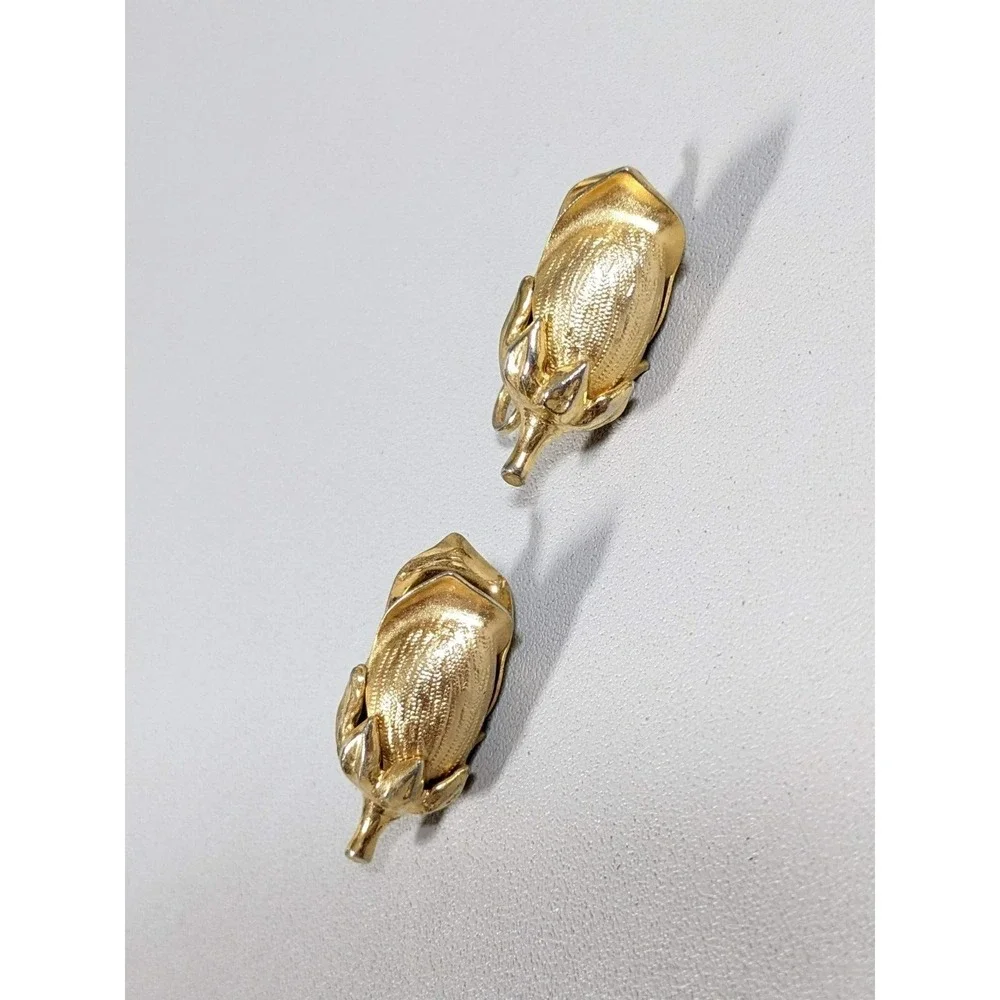 Vintage Gold Tone Rosebud Flower Clip On‎ Earrings Textured Floral